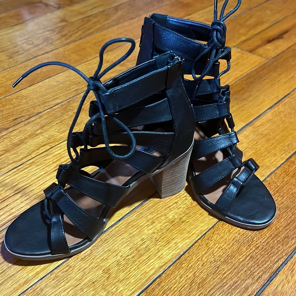 Steve Madden Dayna lace up heel size 7